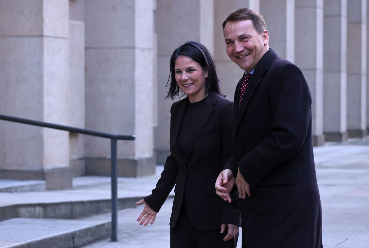 BERLIN, GERMANY - JANUARY 30: German Foreign Minister Annalena Baerbock welcomes Polish Foreign Minister Radoslaw Sikorski for talks at the Foreign Ministry on January 30, 2024 in Berlin, Germany. The two leaders discussed, among other issues, European military aid to Ukraine. (Photo by Sean Gallup/Getty Images)