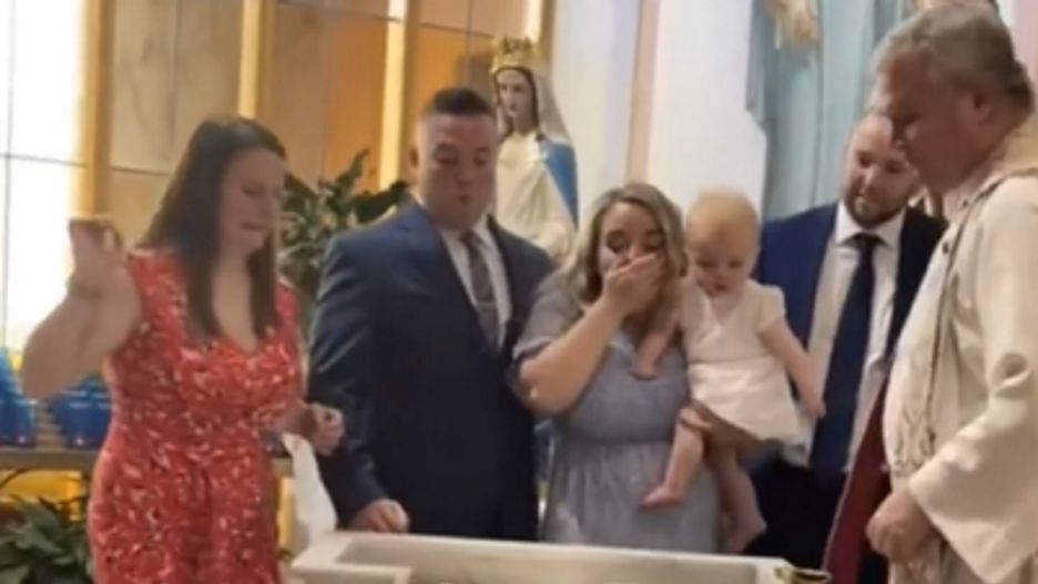 Wpadka podczas chrztu. Nagrali reakcję rodziny