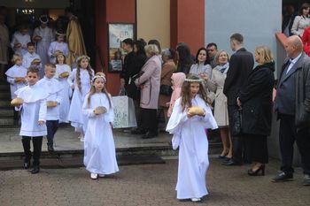 Pierwsza Komunia Święta 2025 w parafiach: pw. Narodzenia Najświętszej Maryi Panny i pw. św. Stanisława Biskupa i Męczennika w Bełchatowie