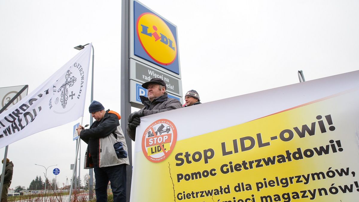 Protest przeciw budowie centrum dystrybucyjnego Lidla.