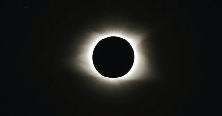 Hybrydowe zaćmienie Słońca. Zbliża się jedno z najrzadszych zjawisk astronomicznych