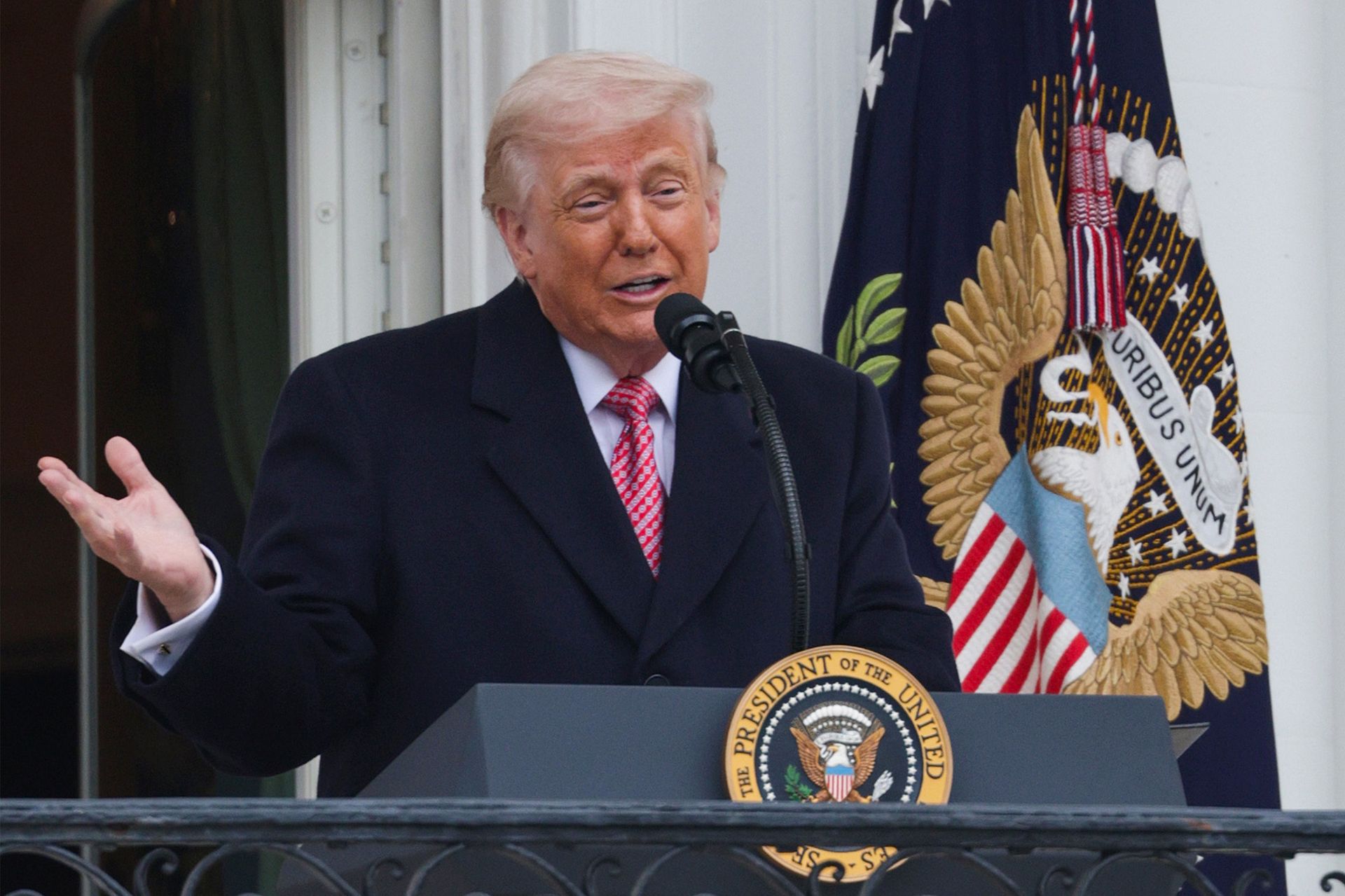 Polacy zabrali głos ws. decyzji Trumpa. Miażdżący wynik