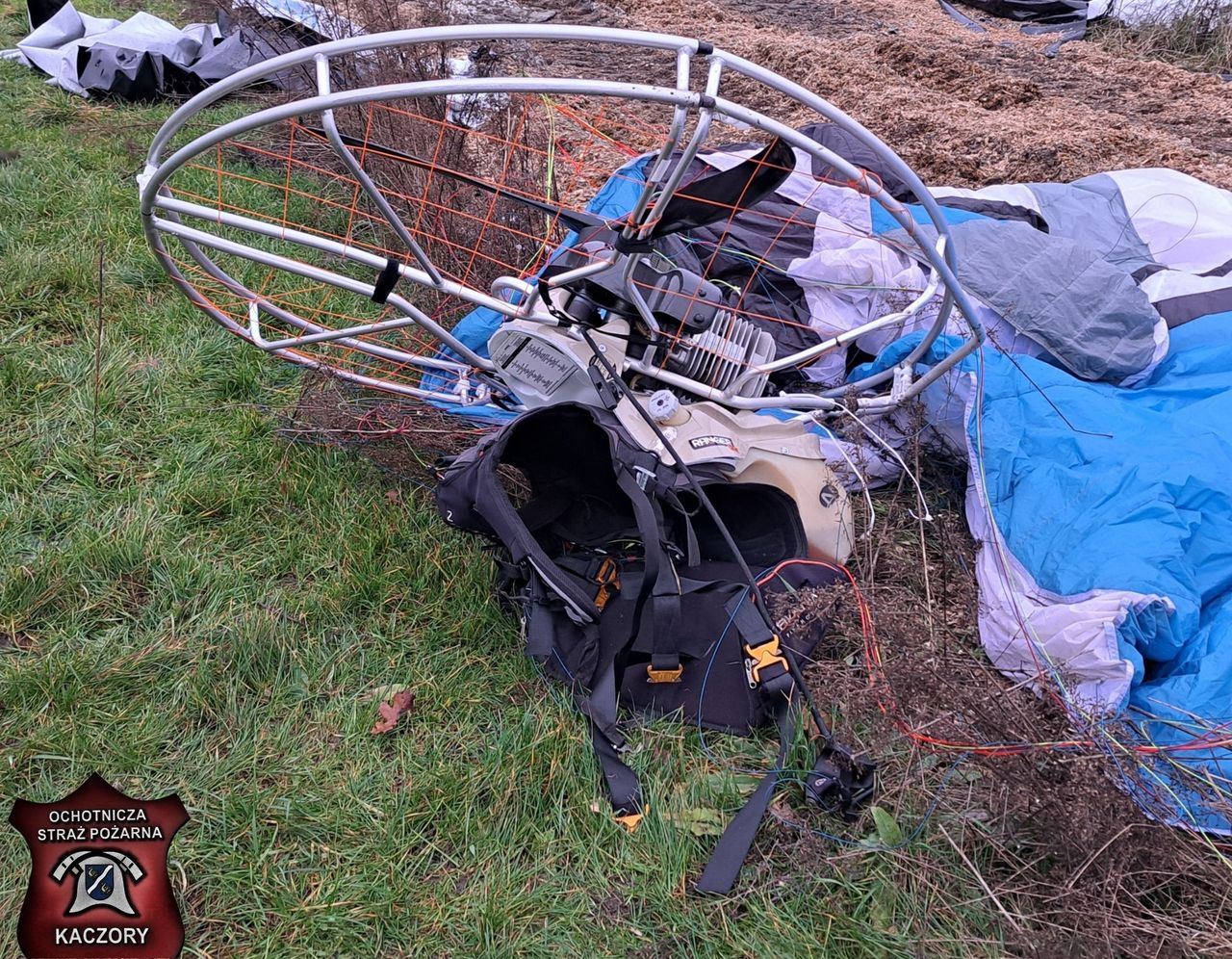 Dramat paralotniarza w Rzadkowie. Spadł na posesję
