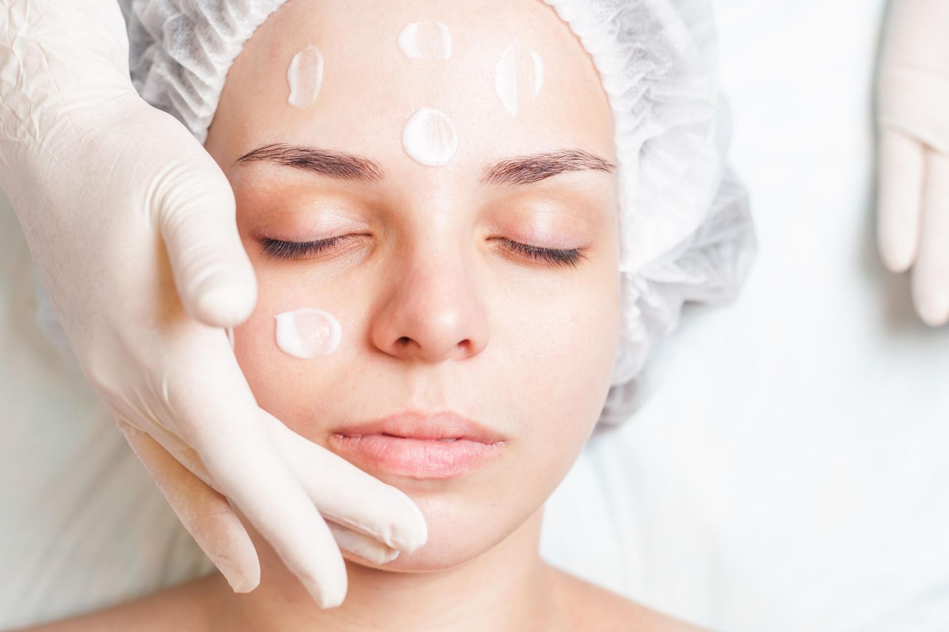 Łojotokowe zapalenie skóry to głównie jej złuszczanie się.