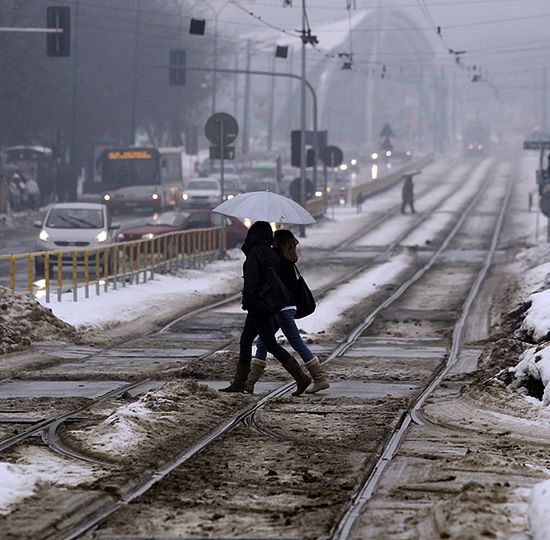 Zima na chwilę odpuściła; na drogach czarno i mokro