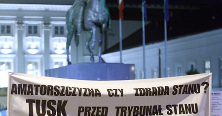 Krzyż pod pałacem, dziura w portfelu