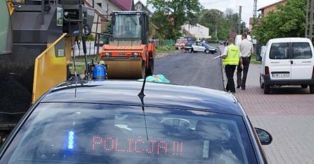 Kierował ruchem, przejechał go walec
