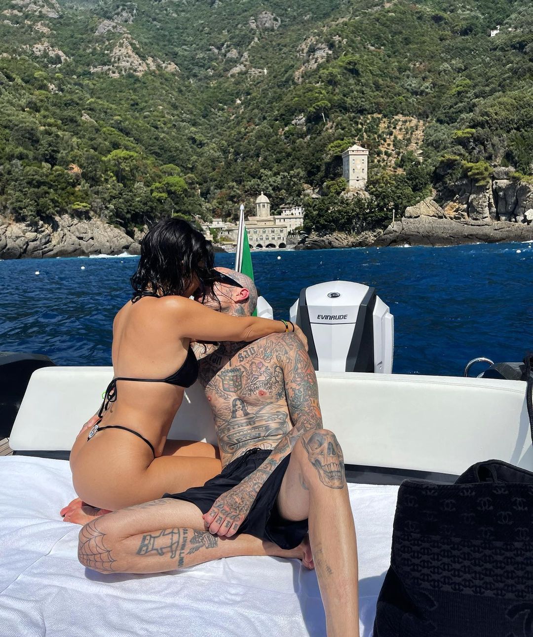 Kourtney Kardashian i Travis Barker na wakacjach we Włoszech
