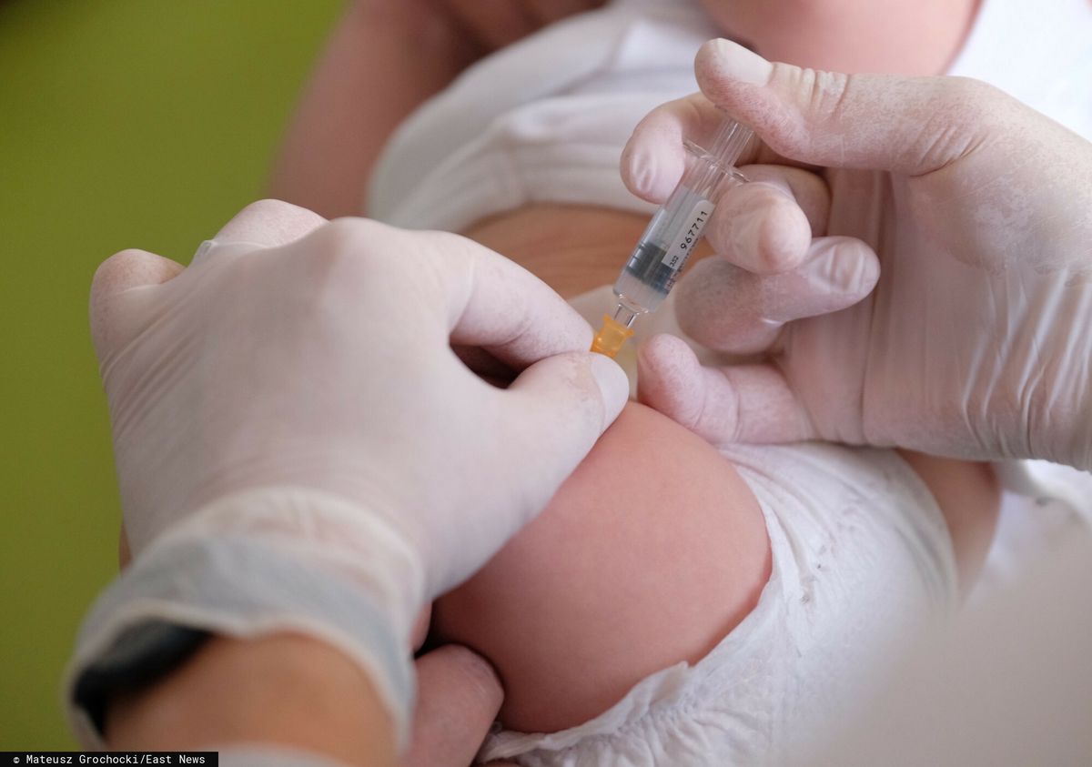 Zwlekanie ze szczepieniem zwiększa ryzyko zachorowania dziecka na odrę