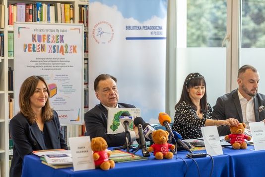 Kuferek pełen książek
