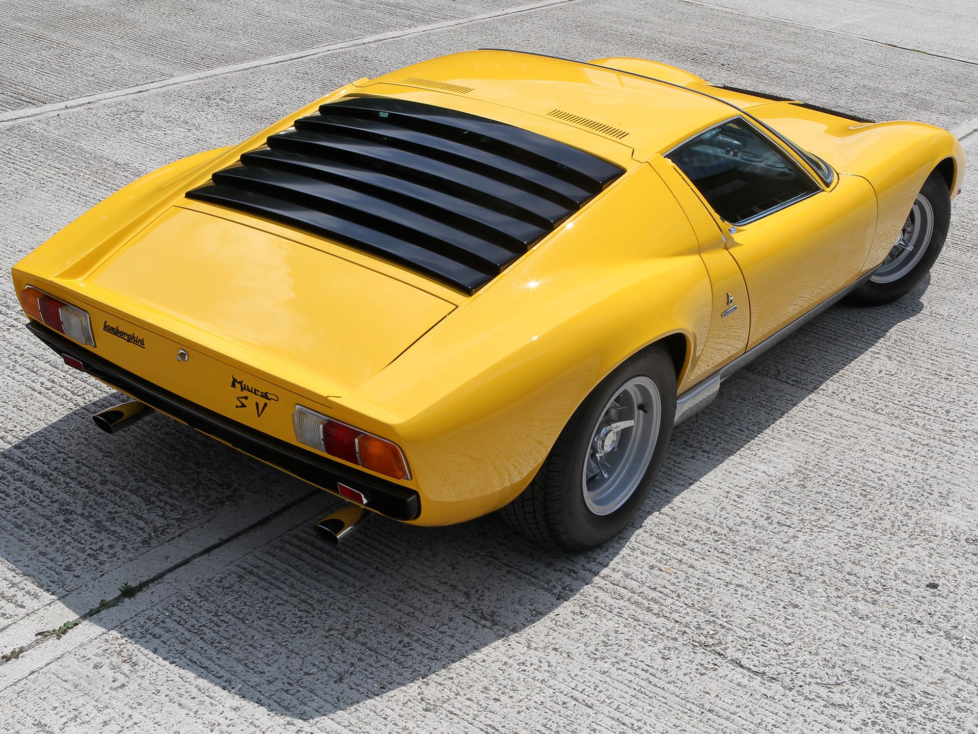Od dekad z V12: ewolucja hipersamochodów Lamborghini 16