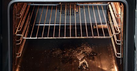 Wstaw do piekarnika na pół godziny. Brud odpanie całymi płatami