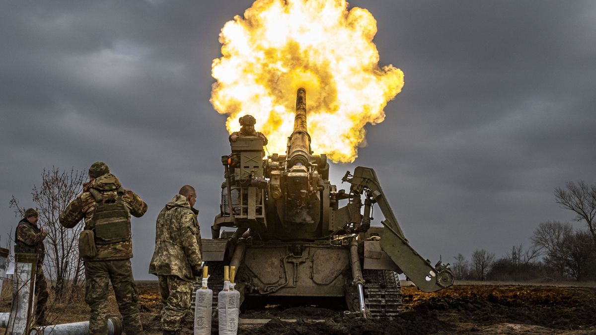 Ukraińska artyleria w akcji podczas walk w okolicach Bachmutu. 