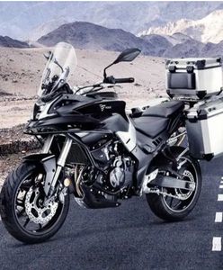 Loncin Voge 500 DS to tani sposób na turystyka. Właśnie wjeżdża do Europy