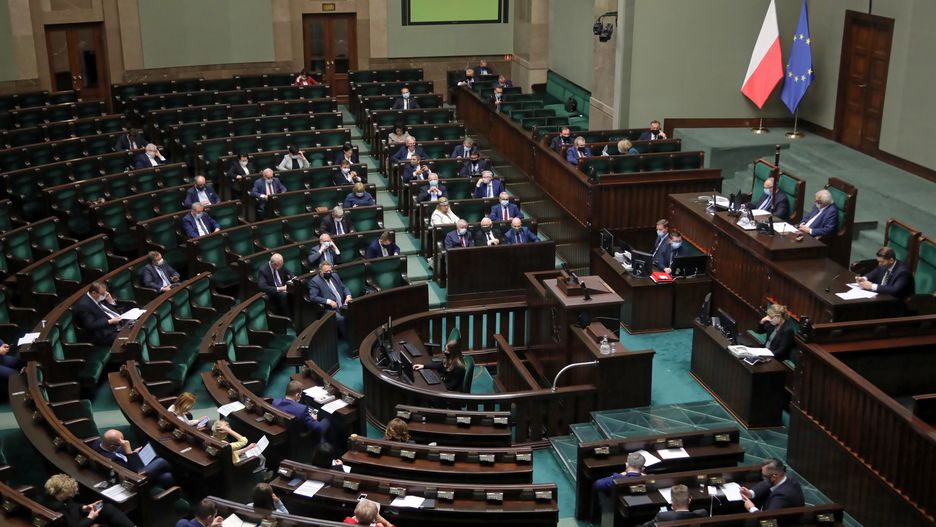 Sondaż CBOS. PiS nadal z największym poparciem
