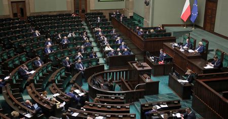 Sondaż CBOS. Pięć partii w Sejmie. Spadek poparcia dla Koalicji Obywatelskiej