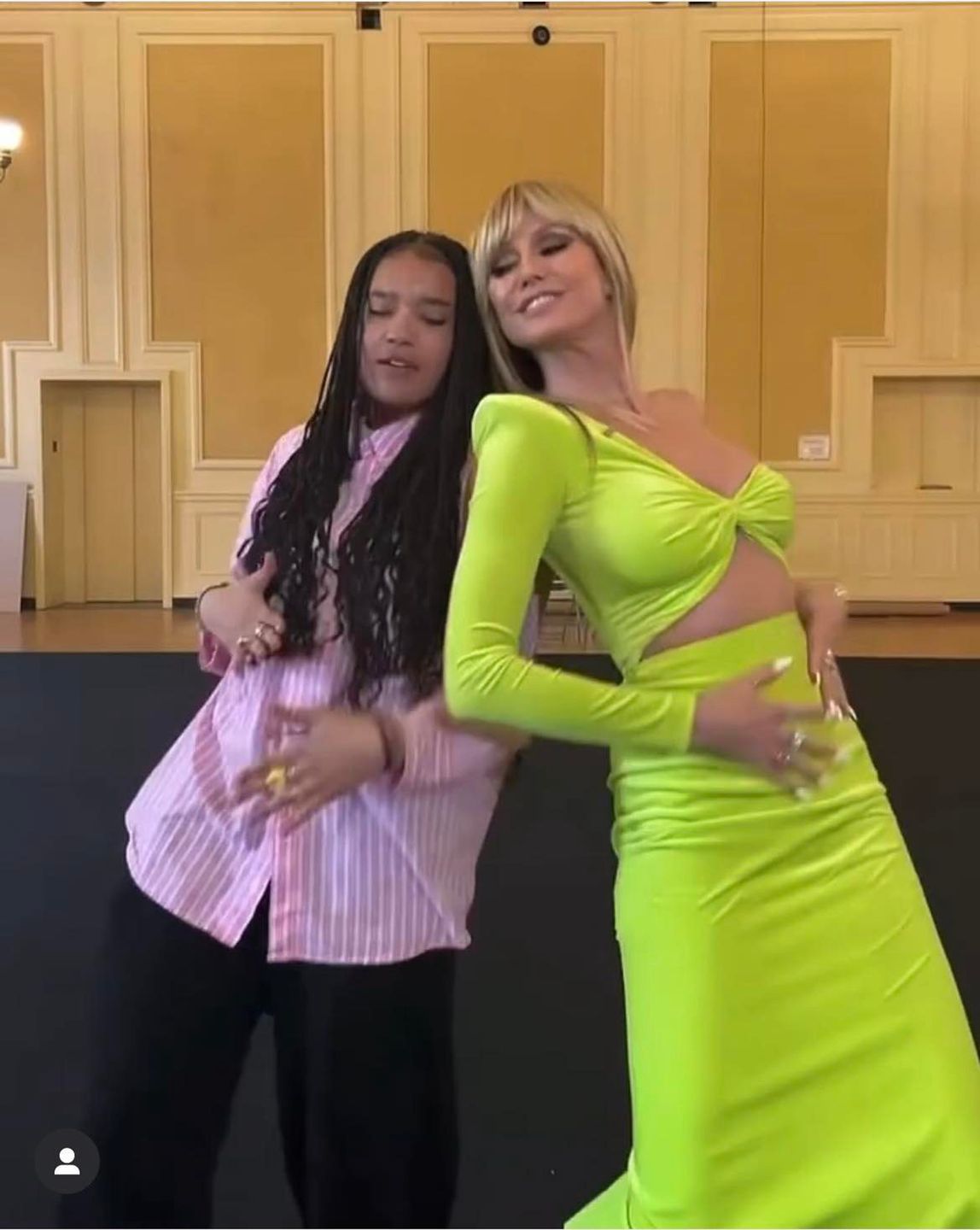 Sara James relacjonuje wygłupy z... Heidi Klum