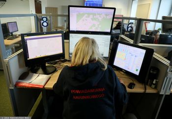 "Rezygnują po pierwszym dniu". Tak wygląda praca operatorów 112