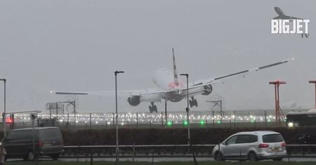 Chwile grozy na Heathrow. Pilot do końca walczył z wiatrem