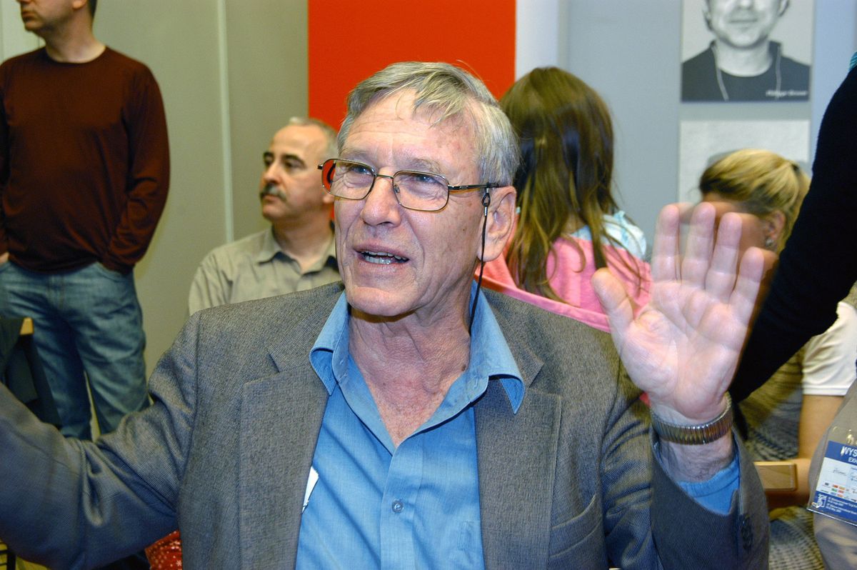 Amos Oz