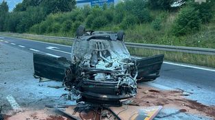 Mysłowice: Wypadek na S1. Auto dachowało po zderzeniu z ciężarówką