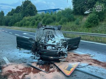 Mysłowice: Wypadek na S1. Auto dachowało po zderzeniu z ciężarówką