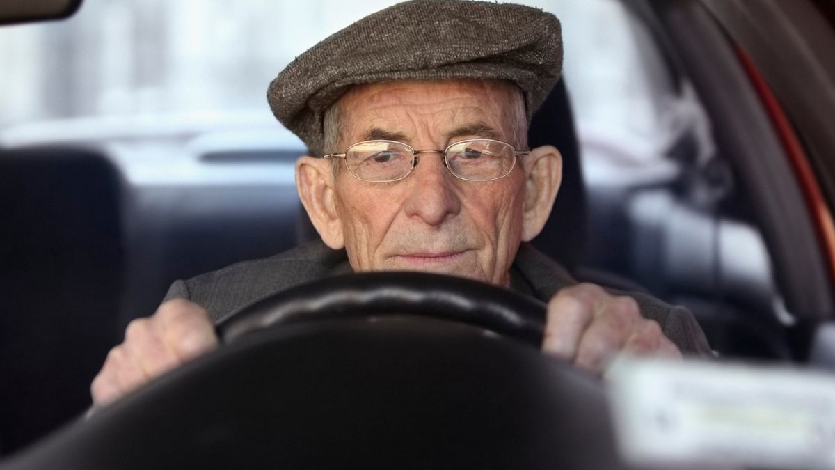 Senior za kierownicą