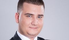 Bartłomiej Misiewicz nadal pracuje w MON. „Analizuje dezinformacje medialne”