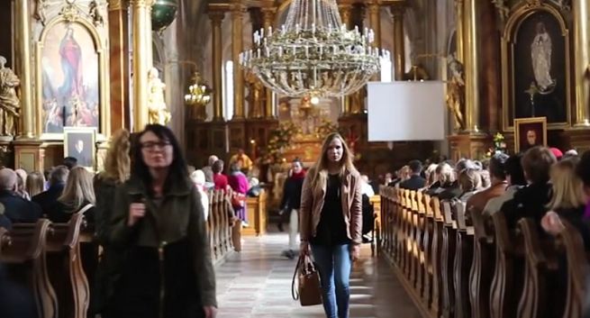 Księża i część dziennikarzy oburzeni relacjami w „Faktach” i „GW” z akcji w kościele przeciw zakazowi aborcji