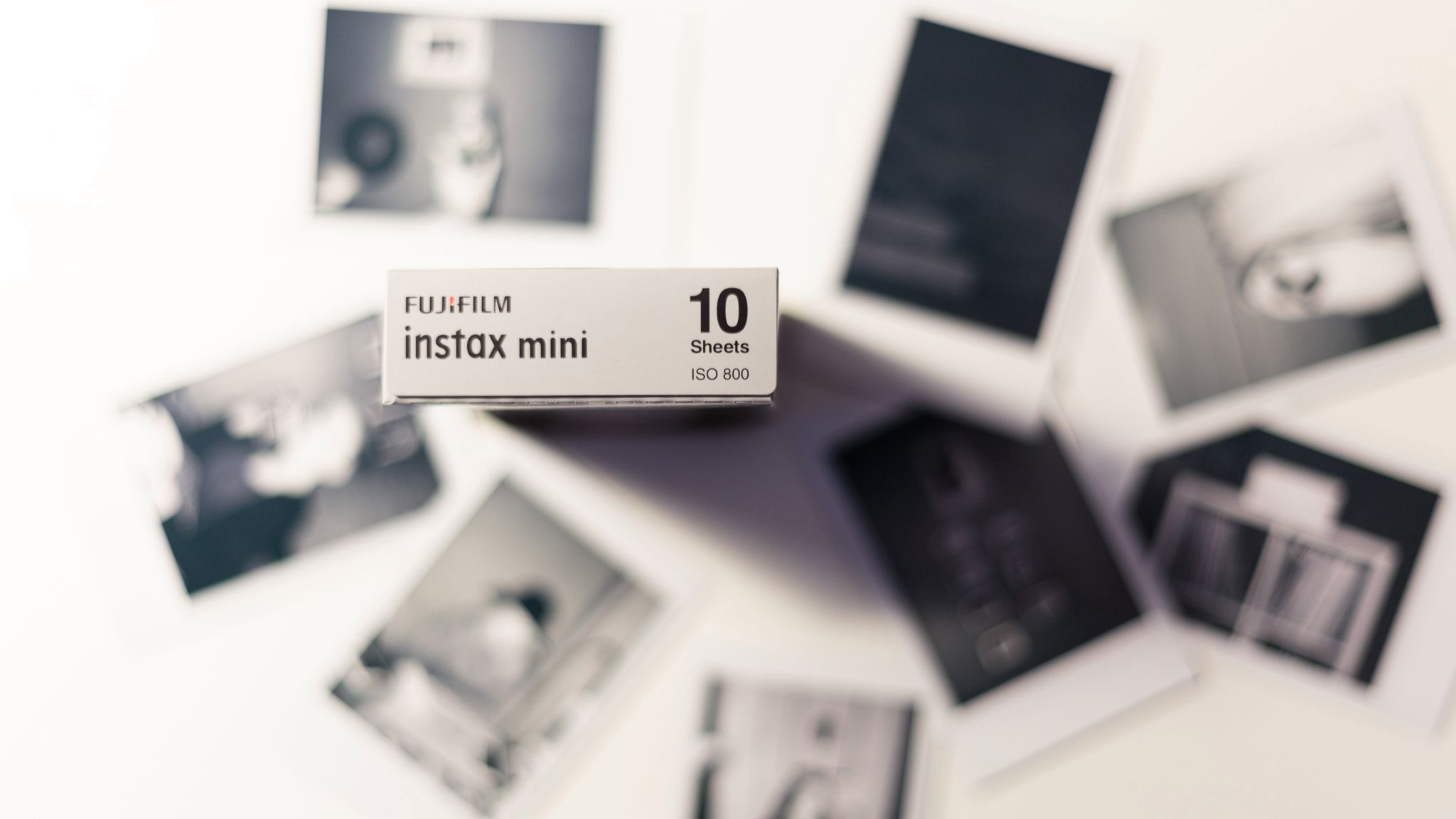 Wkłady Fujifilm instax mini Monochrome to gratka dla sentymentalnego minimalisty 2
