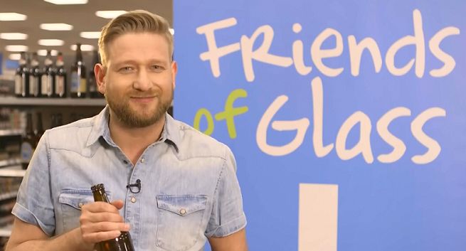 „Szkło jest wiecznie żywe” - Bartek Jędrzejak w akcji promującej recykling (wideo)