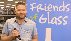 „Szkło jest wiecznie żywe” - Bartek Jędrzejak w akcji promującej recykling (wideo)