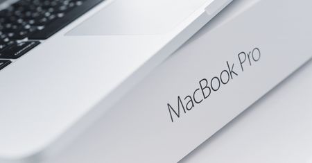 MacBook Pro 16 ze zmodyfikowanym Touch Barem. Kolejne informacje dzięki macOS 10.15.1