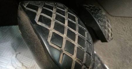 Pomyliła gaz z hamulcem. Wjechała w pieszych
