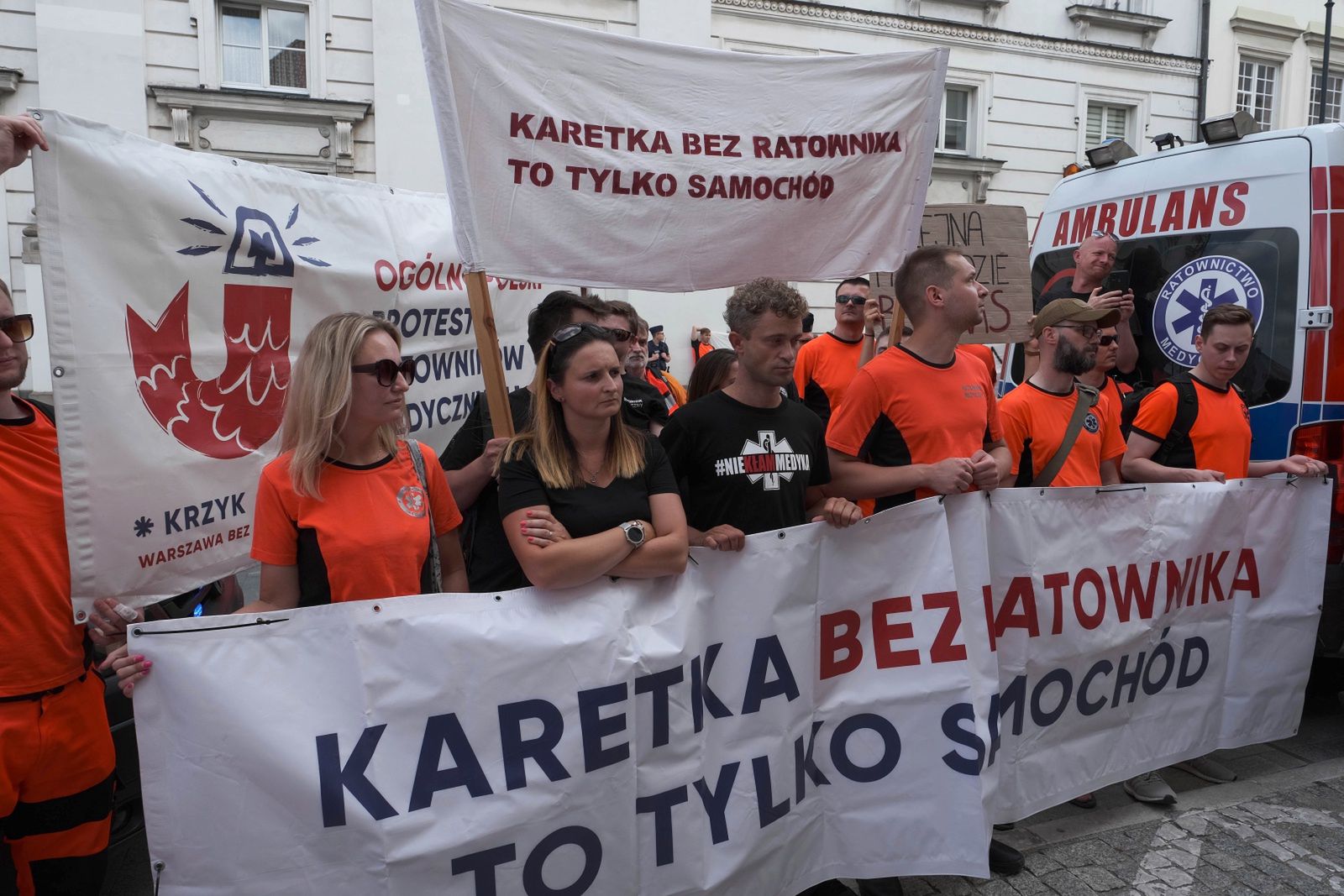 Ratownicy medyczni protestują w Warszawie