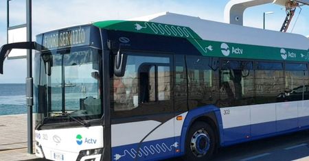 Śląskie. Miliony na autobusy elektryczne, przetarg dla Solarisa