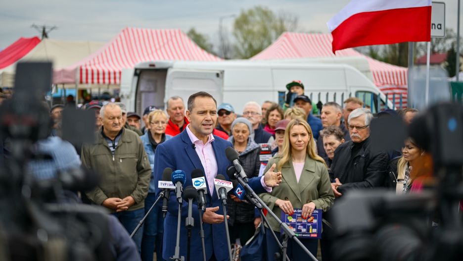 Karol Nawrocki, Emilia Wierzbicki
Przemys�aw Pi�tkowski
briefing, kampania, PiS, prezydencka, prezydenckie, targowisko, wyborcza, wybory