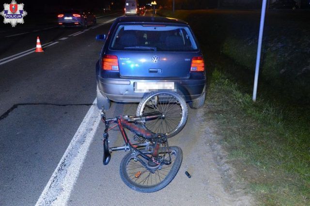 14-latek na rowerze potrącony na drodze krajowej nr 74. Chłopiec trafił do szpitala (zdjęcia)