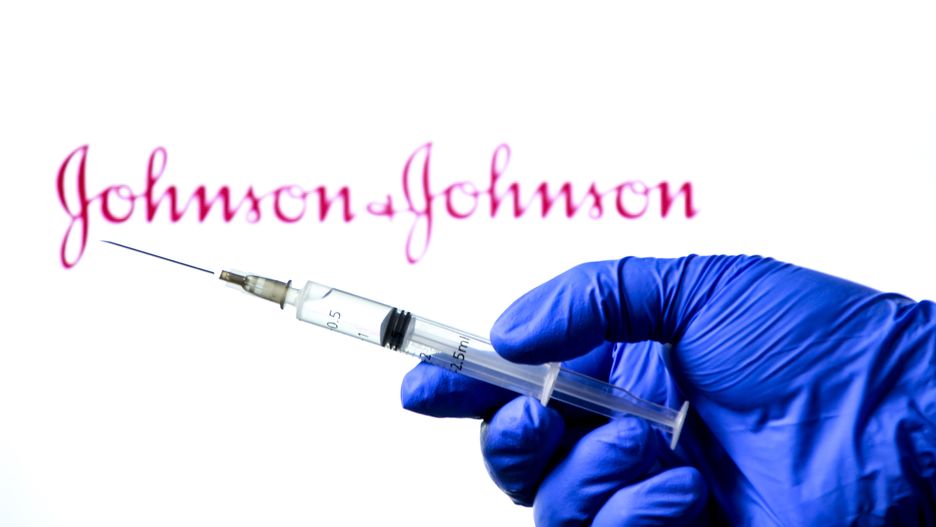 szczepionka johnson&johnson szczepienie strzykawka koronawirus covid