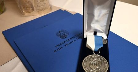 Medale "Za Zasługi dla Miasta Torunia" dla Jana Kopcewicza i Wiesława Cichonia