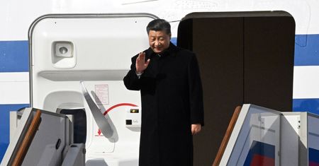 Xi już u Putina. "Chce pokazać, że tu rządzi"