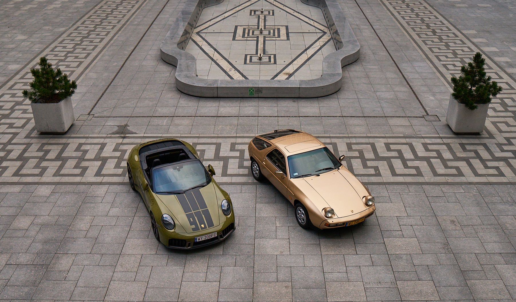 Porsche 928 (1977) i Porsche 911 Spirit 70 (2025)
