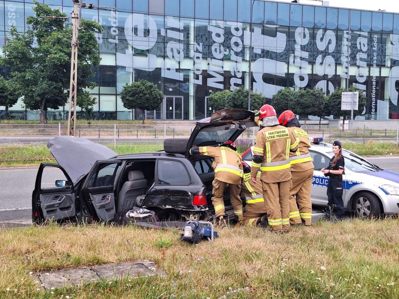 18-latek uciekał BMW. Podczas szalonego rajdu uszkodził cztery auta