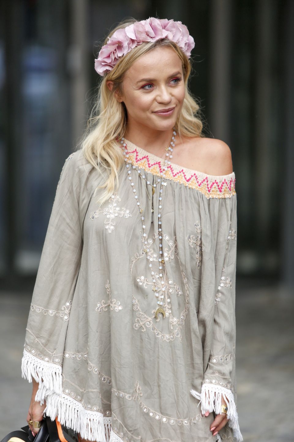 Anna Skura pozuje topless i ogłasza "pożegnanie" starego ja