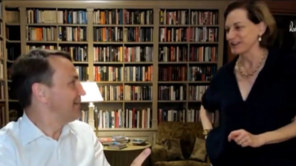 Tak Radek Sikorski dowiedział się o wygranej Siatkarzy. Nagranie robi furorę w sieci. 