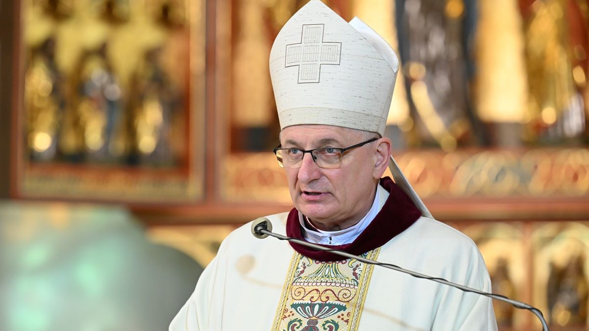 Nowy biskup, Krzysztof Zadarko podczas ingresu.