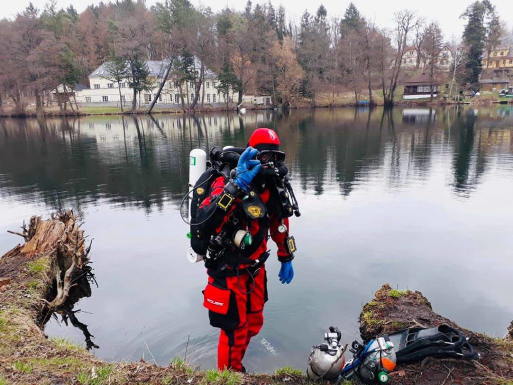 Marcel Korkuś prowadzi poszukiwania zatopionych ciał i aut.