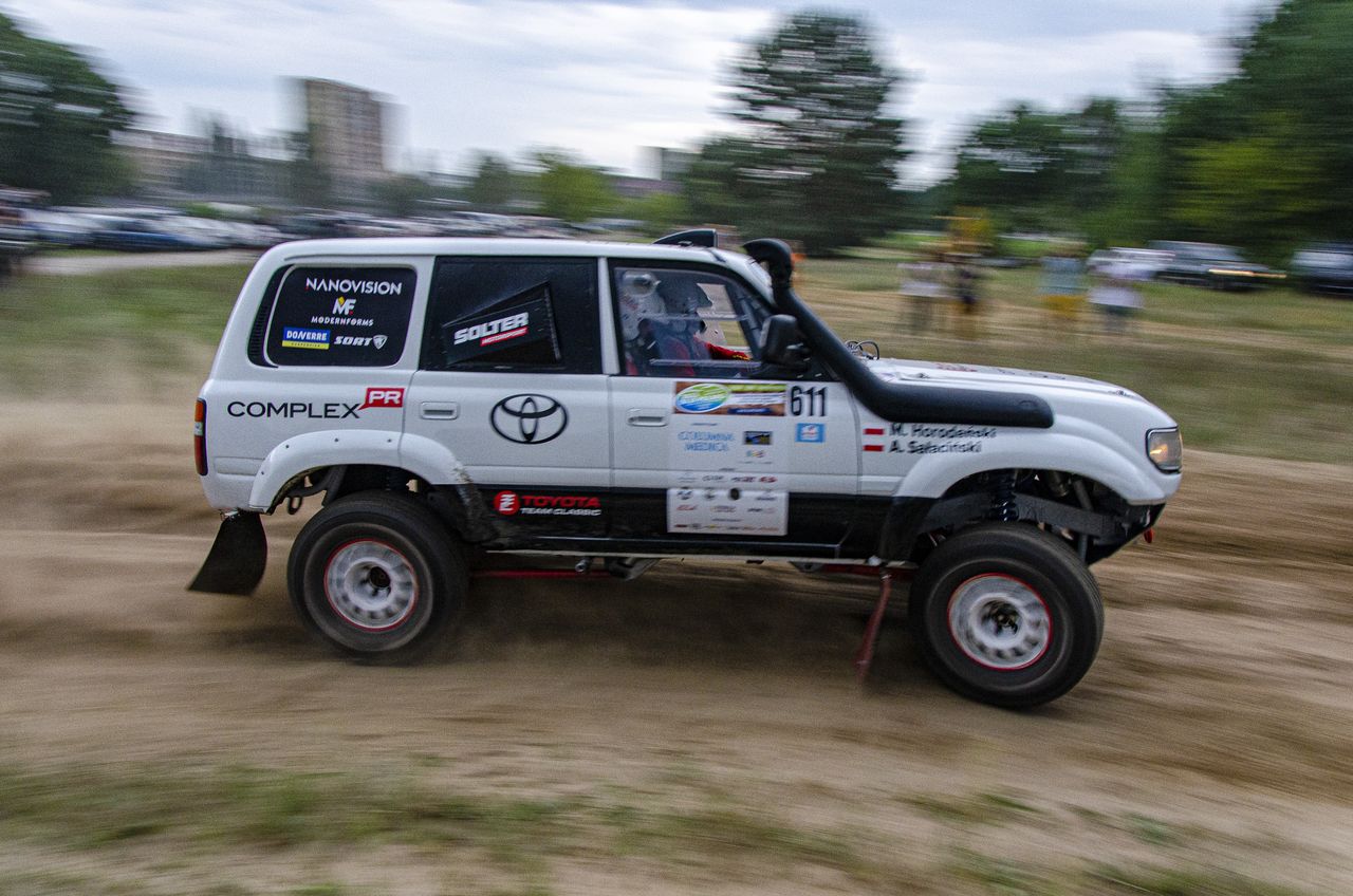 Michał Horodeński o swojej toyocie po rajdzie Baja Poland: "Auto jest za mocne na Dakar Classic. Muszę już stopować konstruktora"