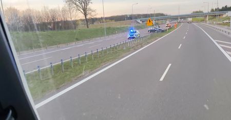 Kolizja na obwodnicy Lublina. Rozbite auto i utrudnienia na S19