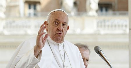 Papież "okrakiem" na barykadzie [OPINIA]